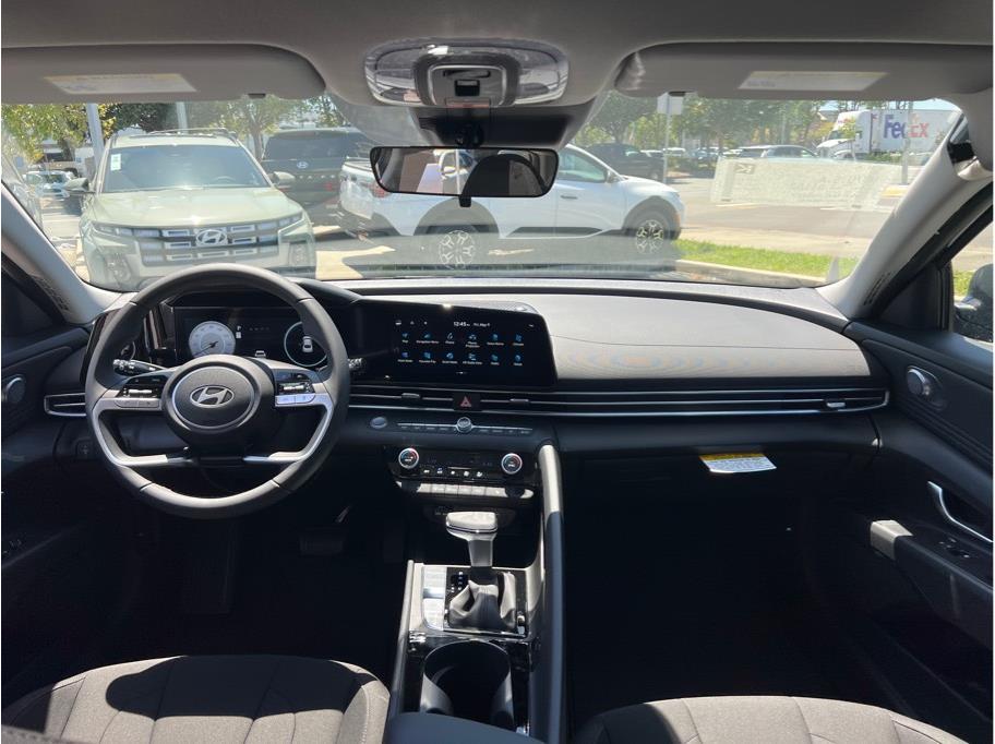 Vehicle image 18 of 22