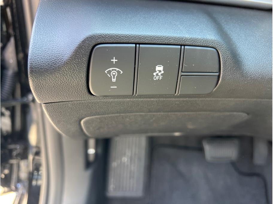 Vehicle image 16 of 22