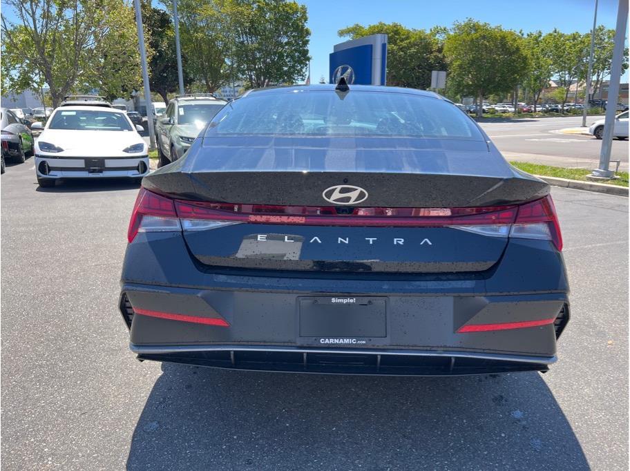Vehicle image 6 of 22
