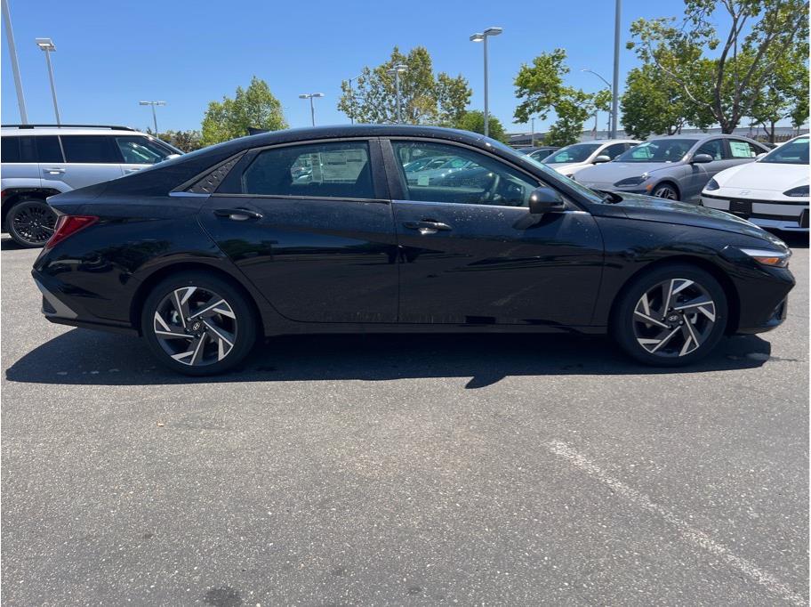 Vehicle image 4 of 22