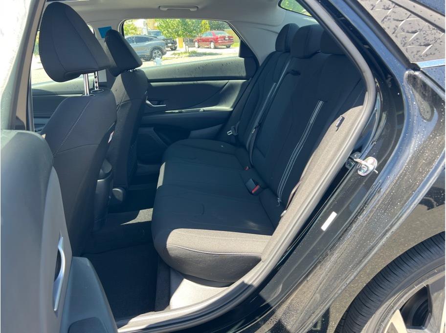 Vehicle image 10 of 22