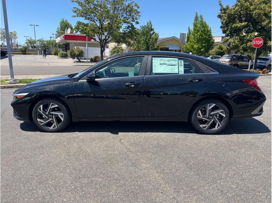 Vehicle image 8 of 22