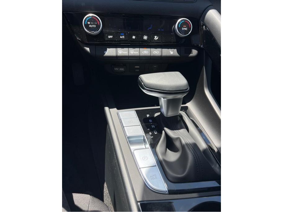 Vehicle image 14 of 22