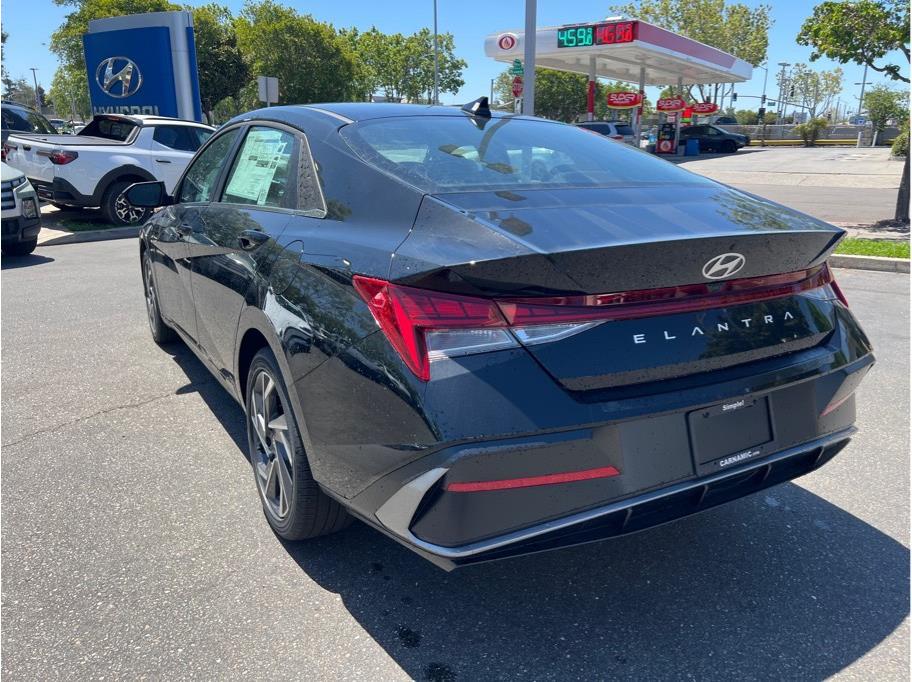 Vehicle image 7 of 22