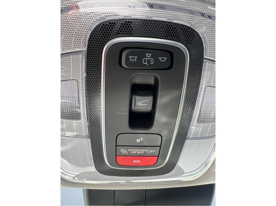 Vehicle image 15 of 22