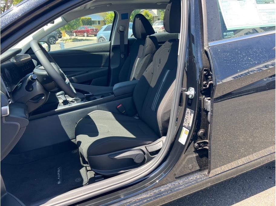 Vehicle image 9 of 22