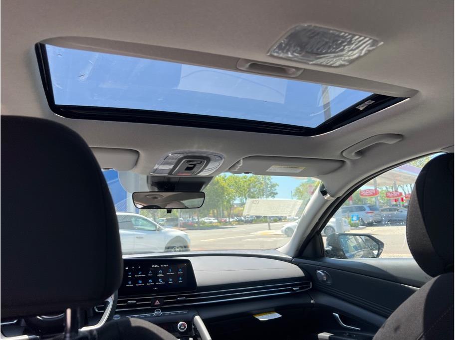 Vehicle image 19 of 22