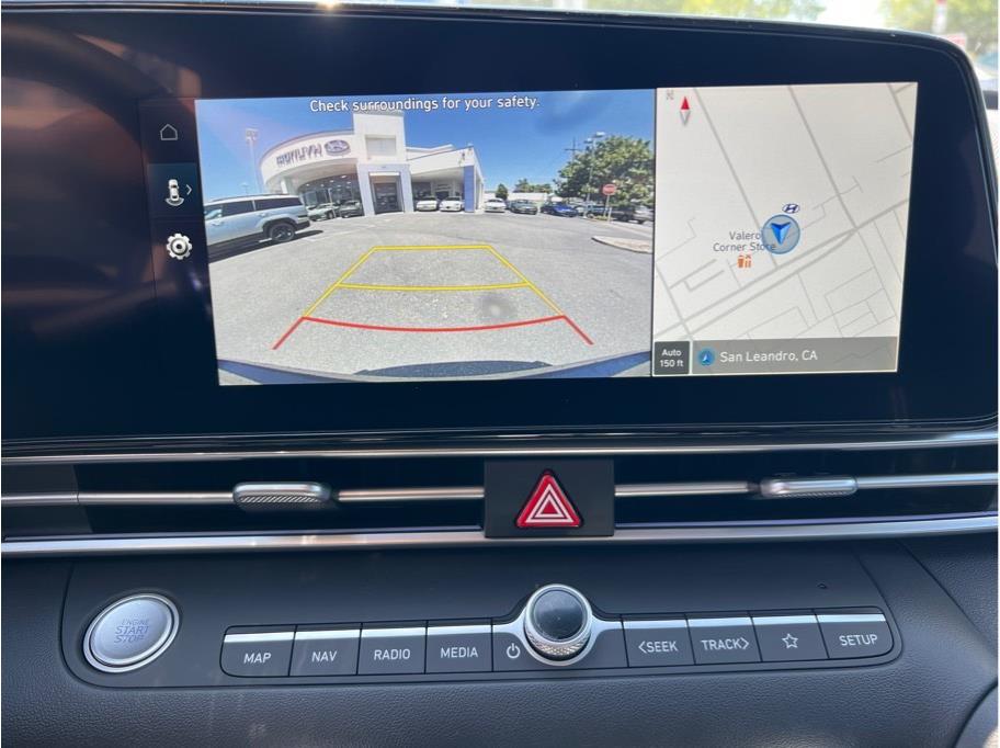 Vehicle image 13 of 22