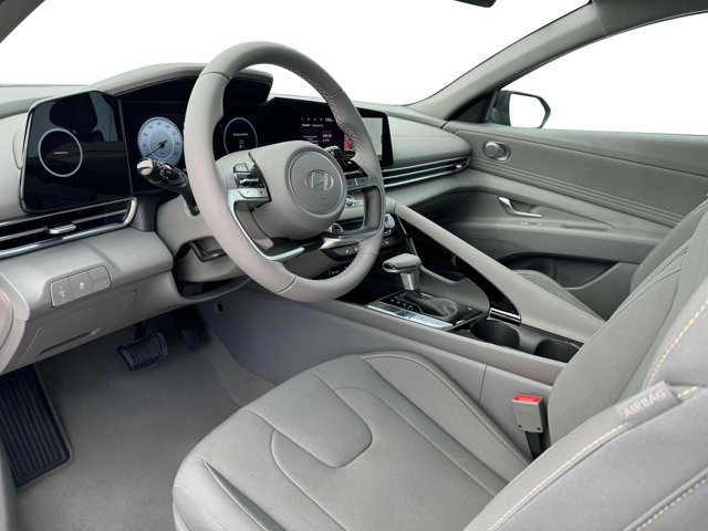 Vehicle image 14 of 19