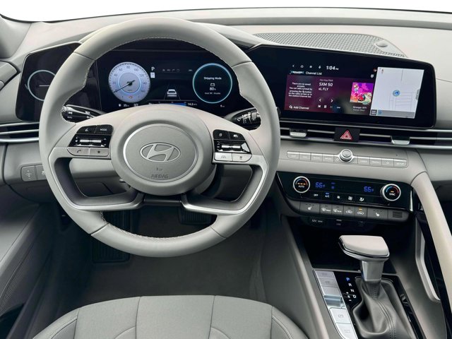 Vehicle image 17 of 19