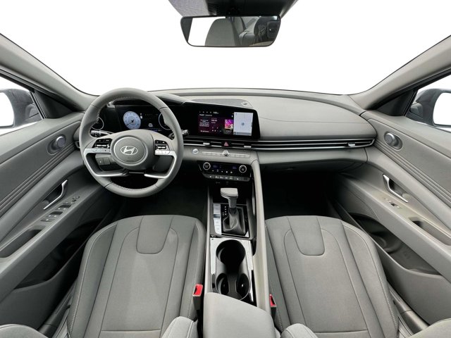 Vehicle image 13 of 19