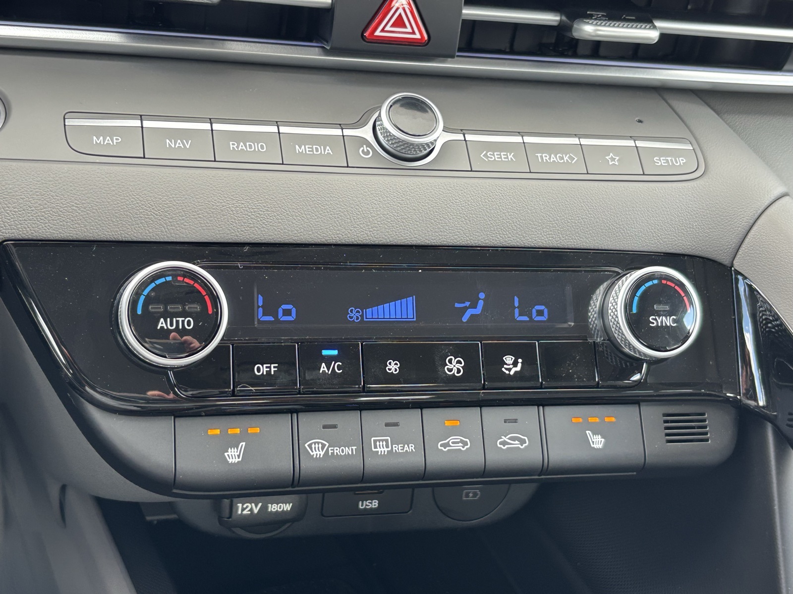 2025 Hyundai Elantra SEL Convenience Image 15 of 23