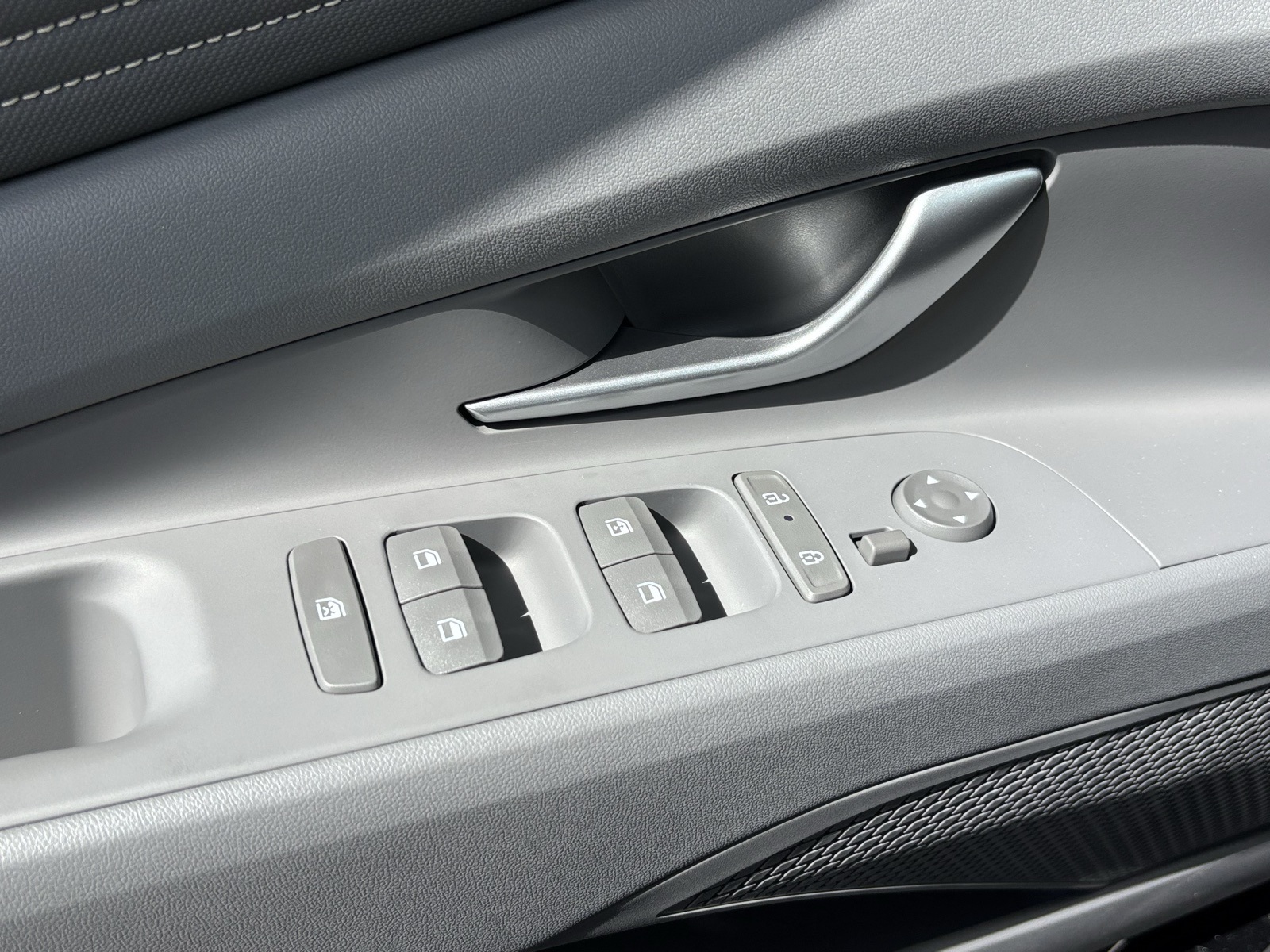 2025 Hyundai Elantra SEL Convenience Image 18 of 23