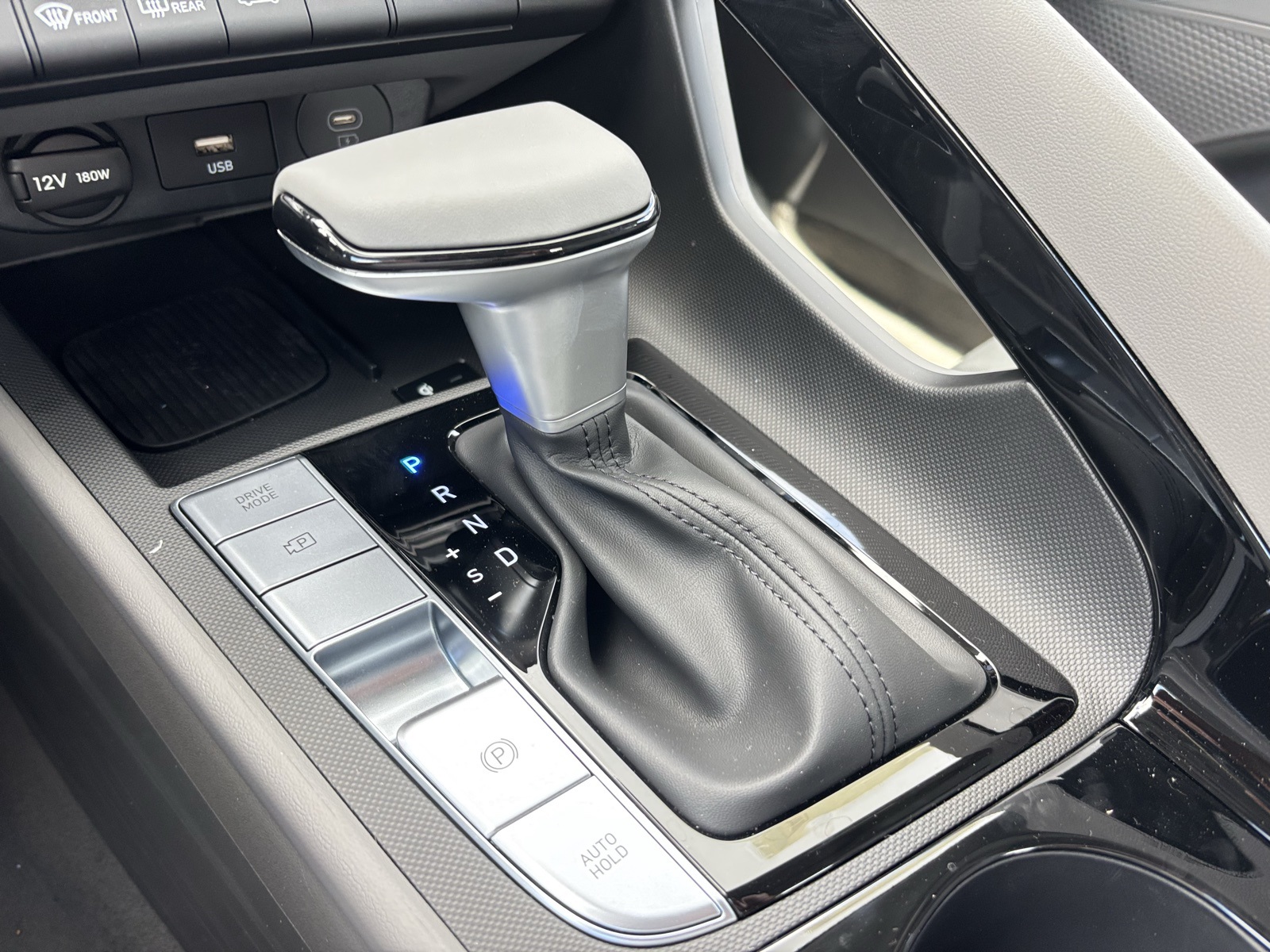 2025 Hyundai Elantra SEL Convenience Image 16 of 23