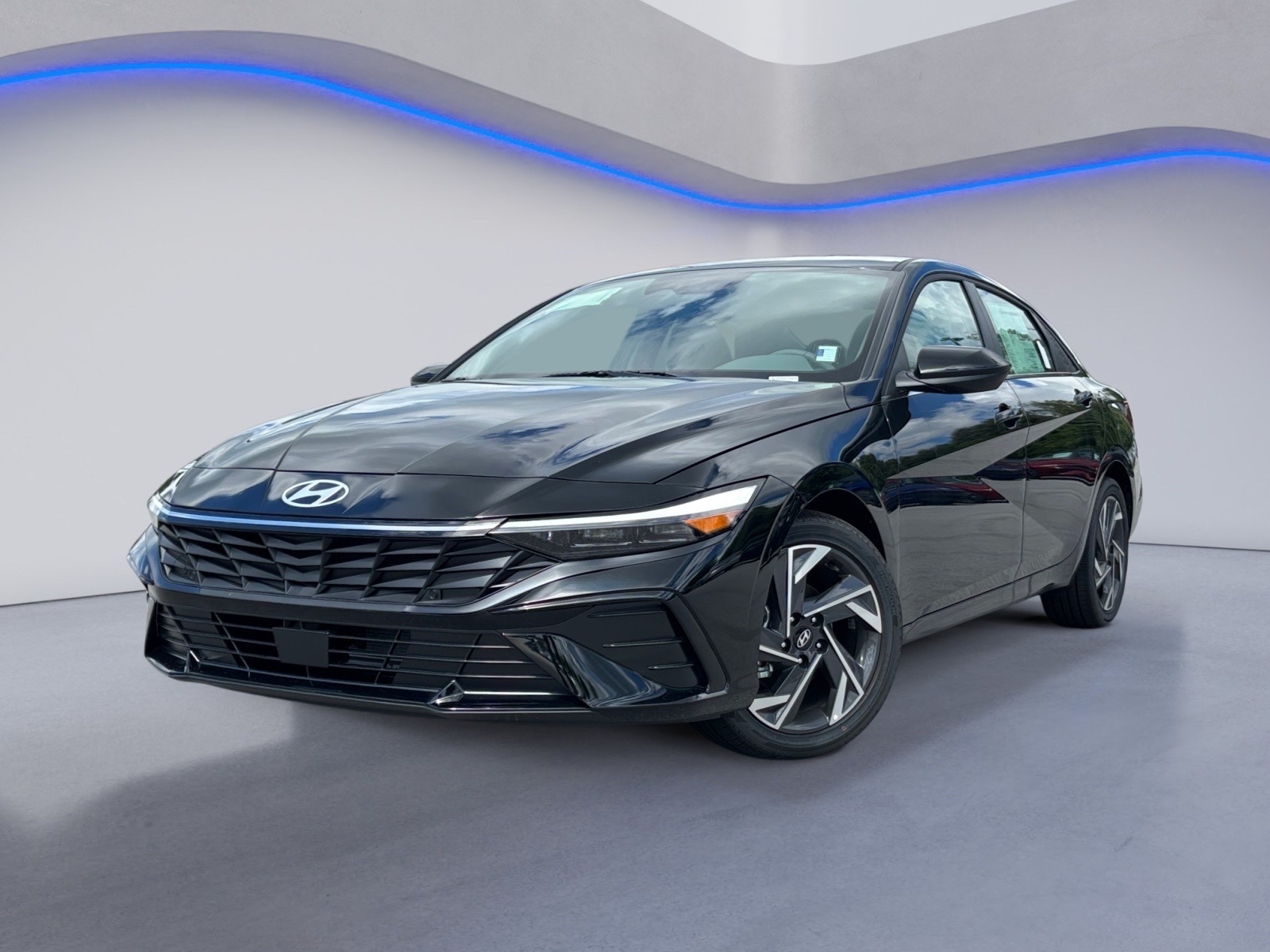 2025 Hyundai Elantra SEL Convenience Image 2 of 23