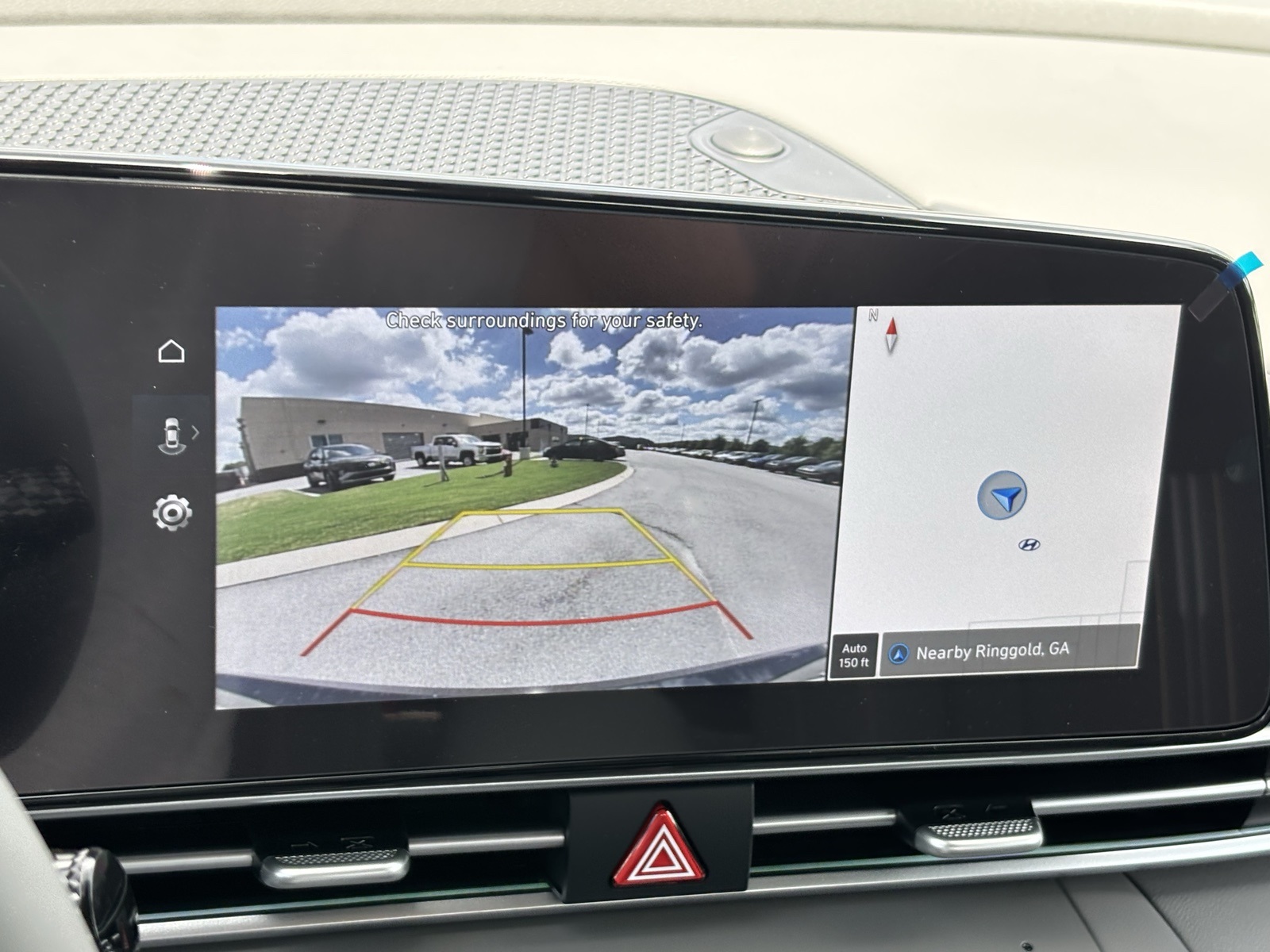 2025 Hyundai Elantra SEL Convenience Image 14 of 23