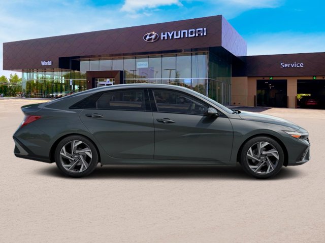 Vehicle image 4 of 7