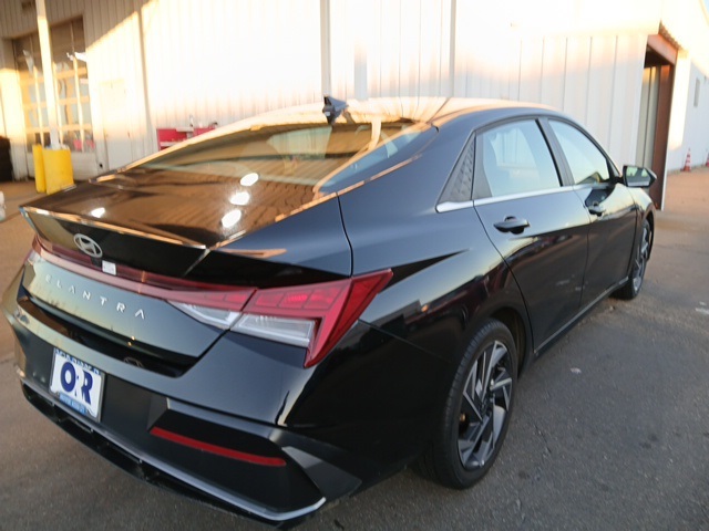 2025 Hyundai Elantra SEL Convenience Image 3 of 11