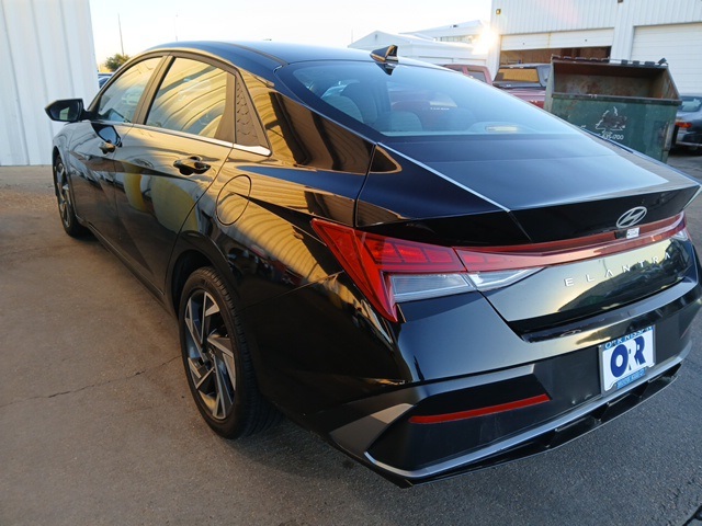 2025 Hyundai Elantra SEL Convenience Image 4 of 11