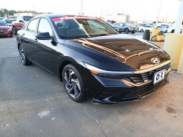 2025 Hyundai Elantra SEL Convenience Image 2 of 11