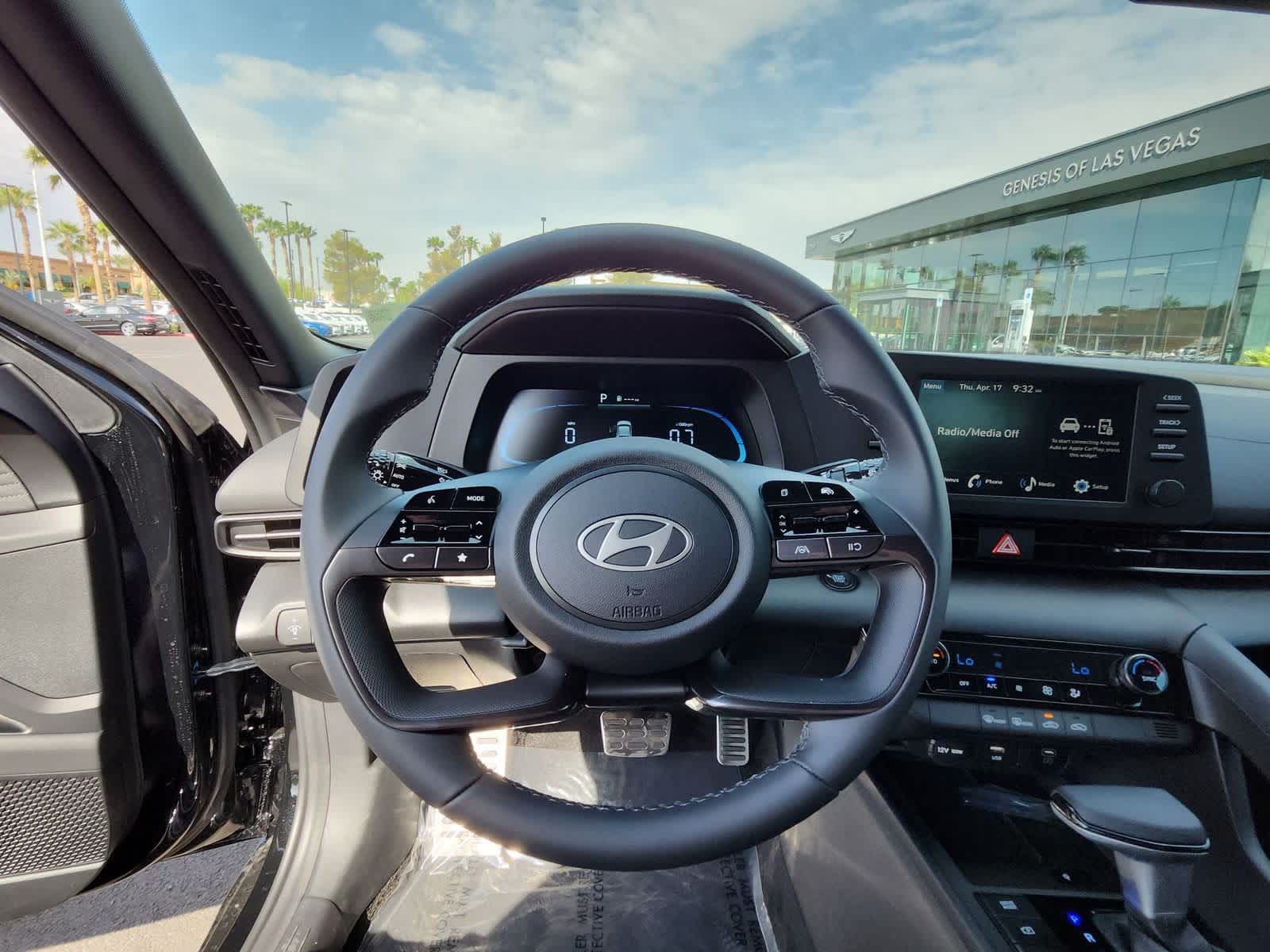 Vehicle image 18 of 27