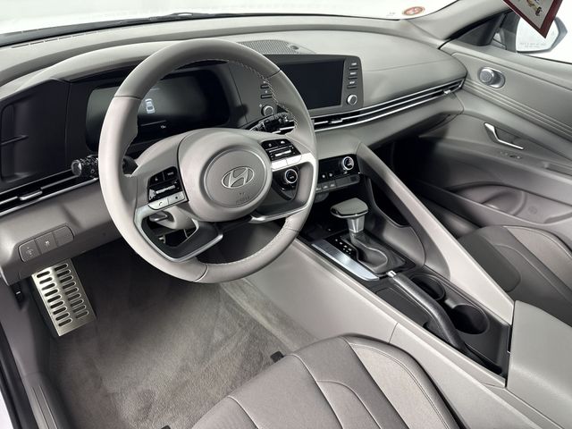 Vehicle image 25 of 45