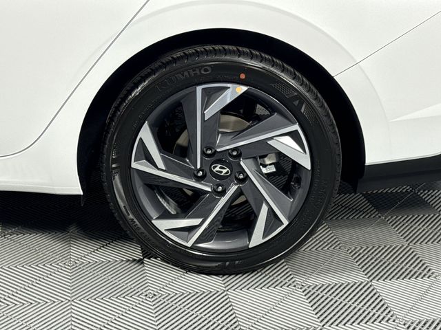 Vehicle image 22 of 45
