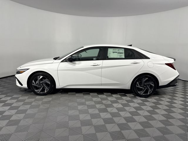 Vehicle image 21 of 45