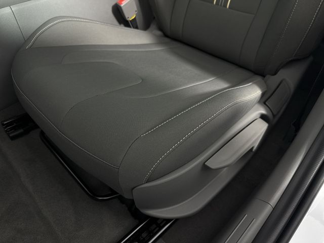 Vehicle image 41 of 45