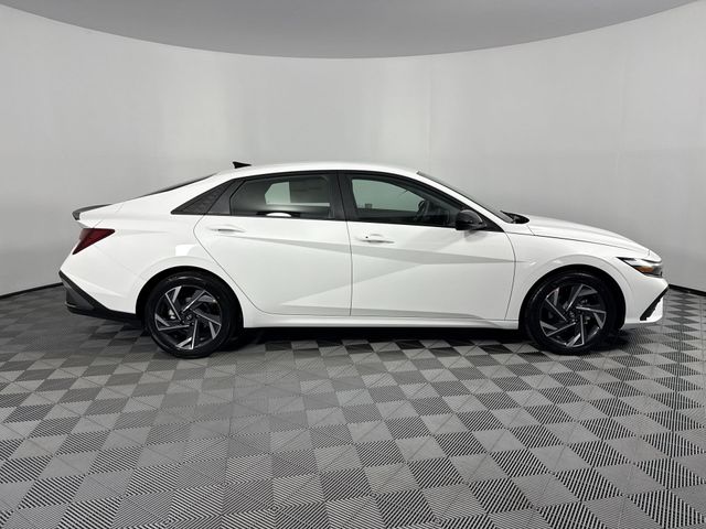 Vehicle image 11 of 45