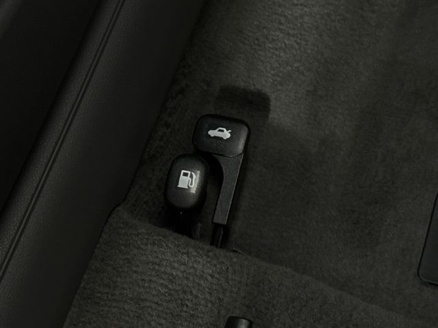 Vehicle image 31 of 45