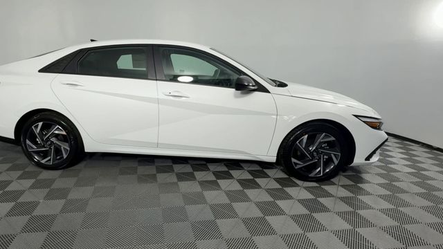 Vehicle image 9 of 45