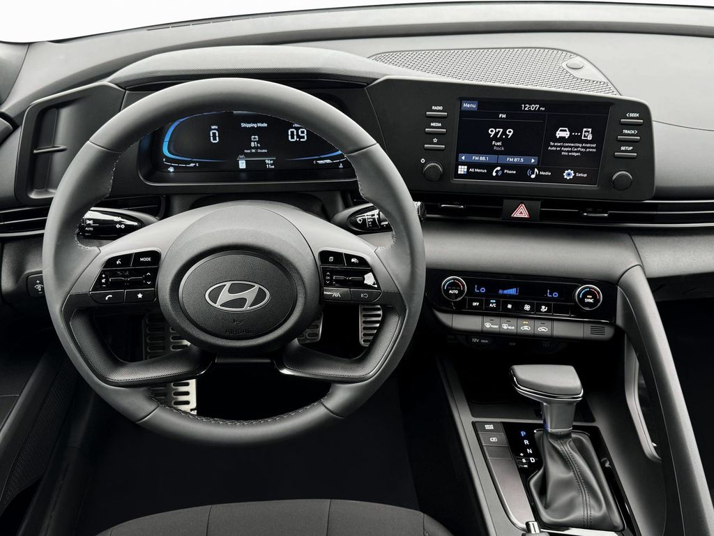 2025 Hyundai Elantra SEL Sport Image 16 of 19