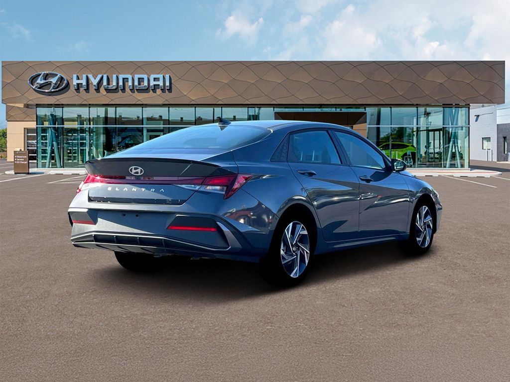 2025 Hyundai Elantra SEL Sport Image 7 of 19