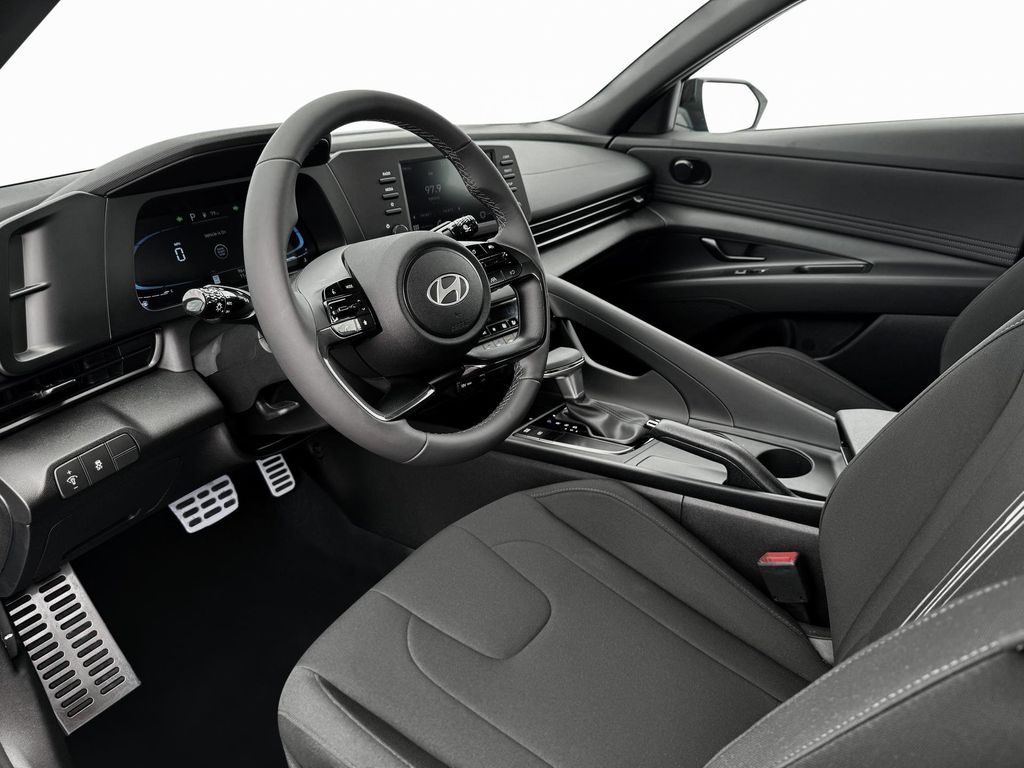 2025 Hyundai Elantra SEL Sport Image 17 of 19