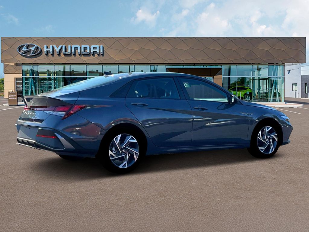 2025 Hyundai Elantra SEL Sport Image 8 of 19