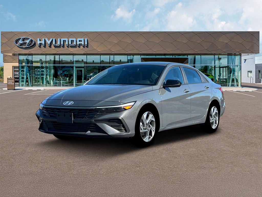 2025 Hyundai Elantra SEL Sport Image 1 of 19