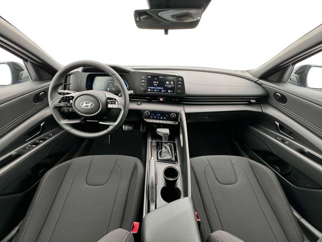 Vehicle image 4 of 7