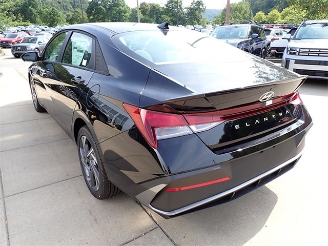 2025 Hyundai Elantra SEL Sport Image 6 of 20