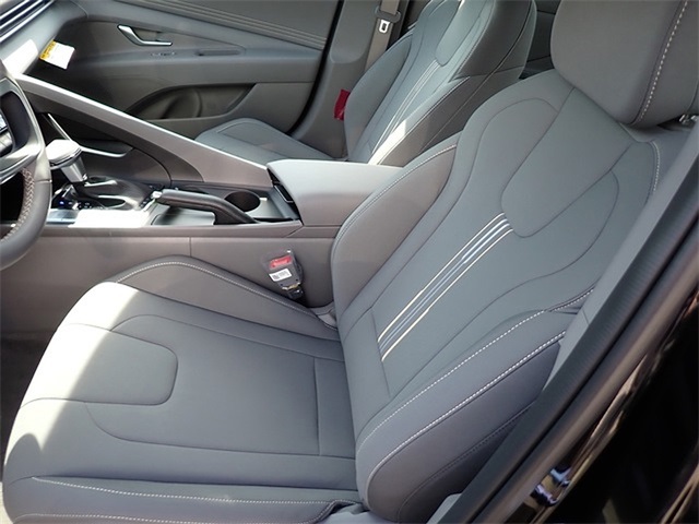 2025 Hyundai Elantra SEL Sport Image 11 of 20
