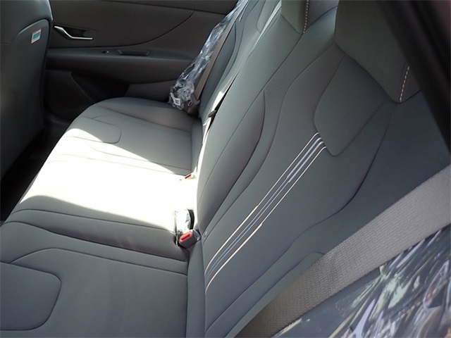 2025 Hyundai Elantra SEL Sport Image 10 of 20