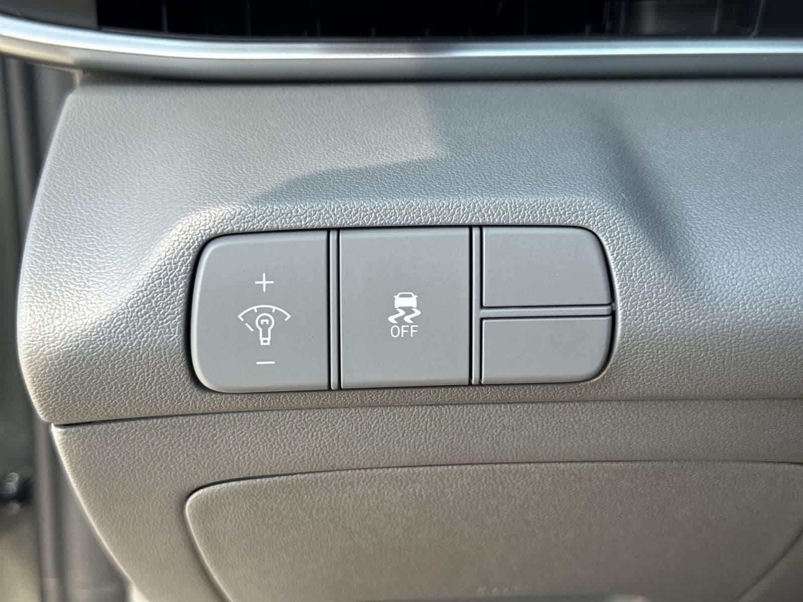 2025 Hyundai Elantra SEL Sport Image 25 of 36