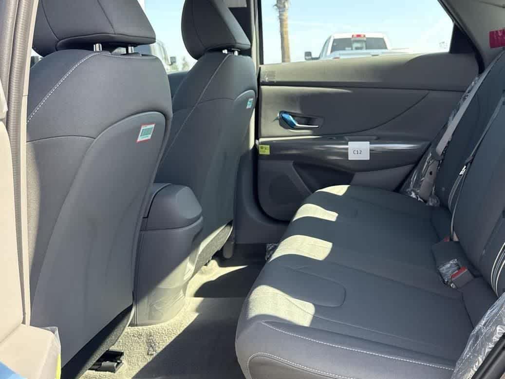 2025 Hyundai Elantra SEL Sport Image 10 of 36