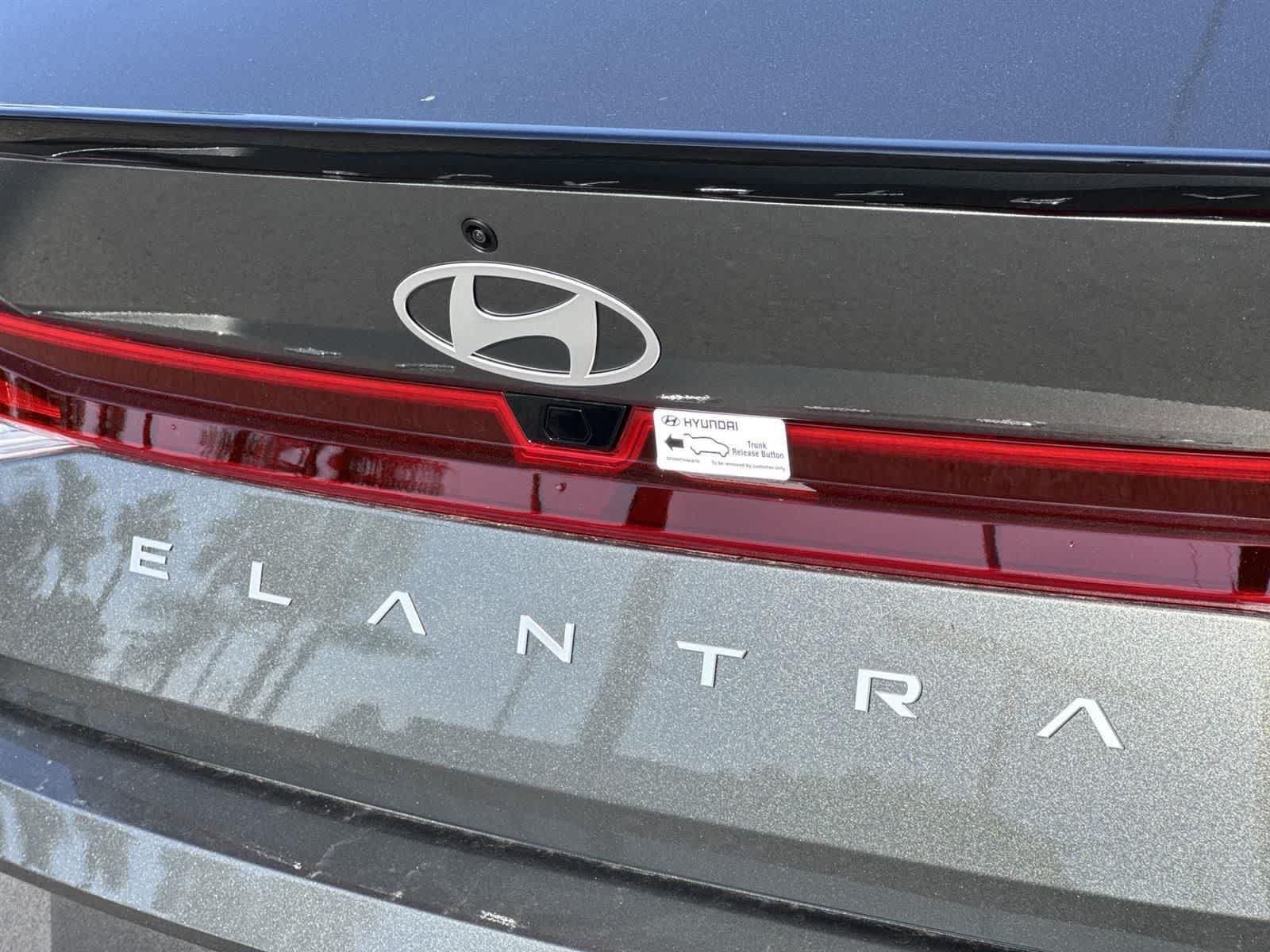 2025 Hyundai Elantra SEL Sport Image 34 of 36