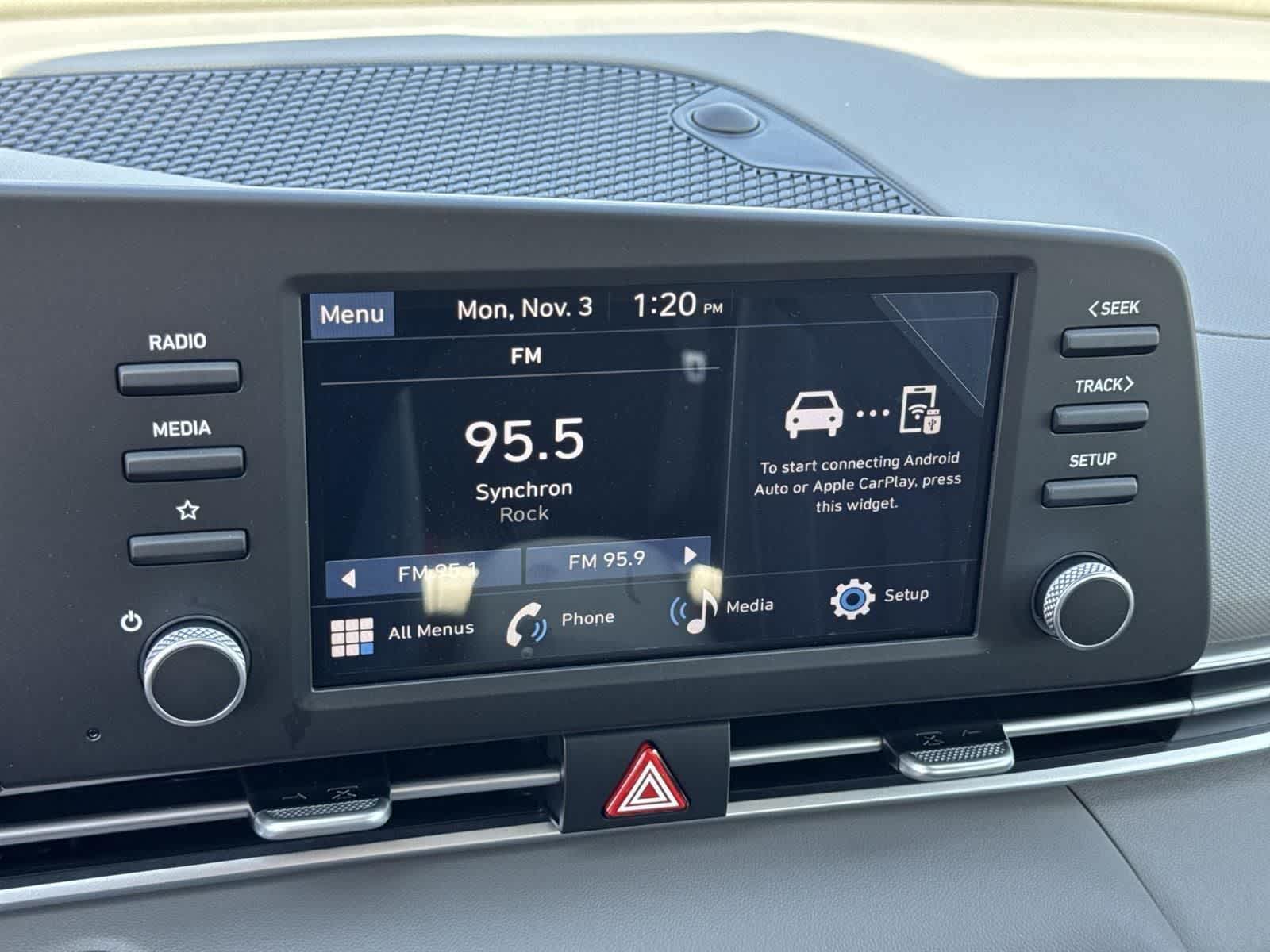 2025 Hyundai Elantra SEL Sport Image 19 of 36