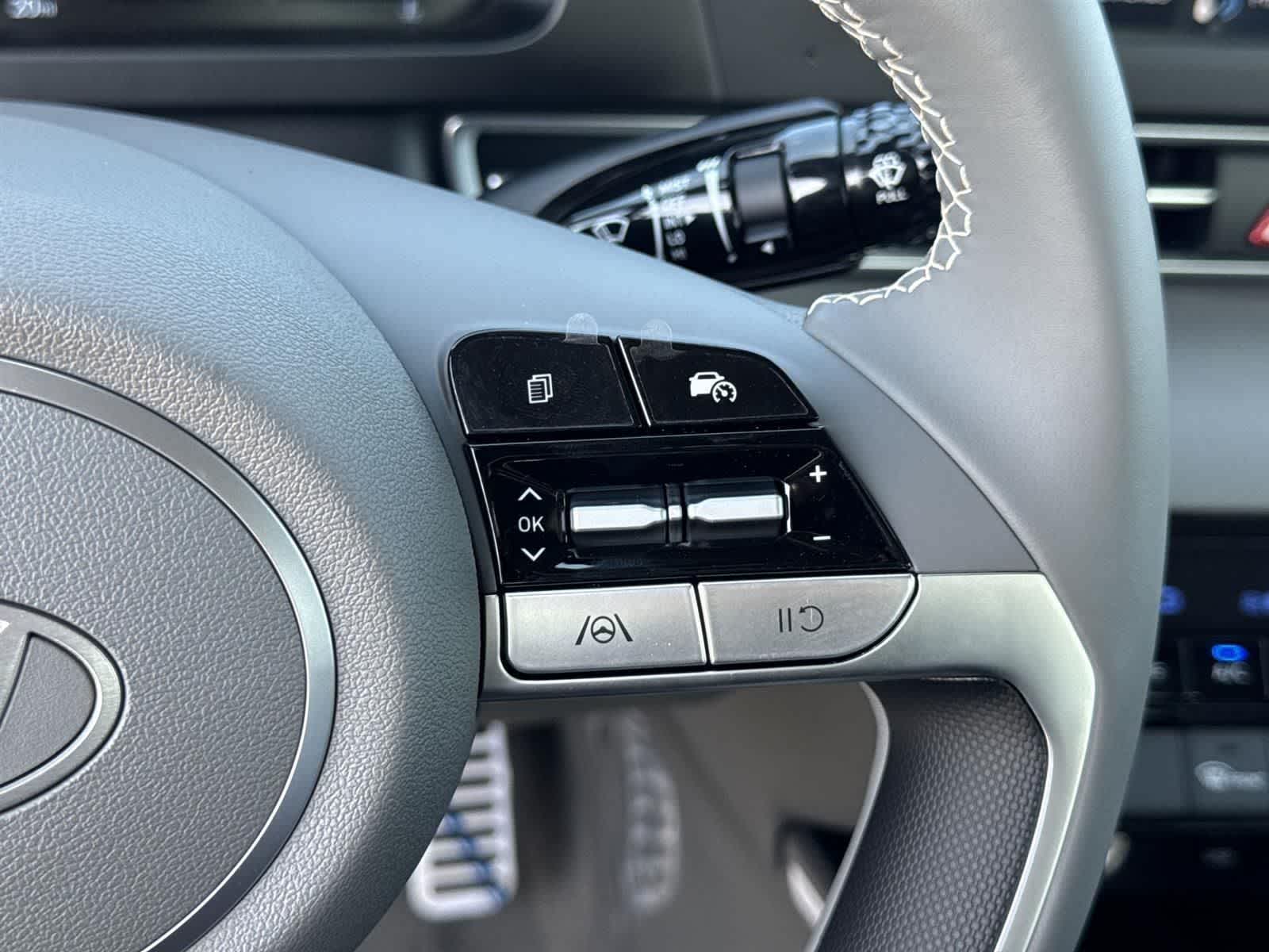 2025 Hyundai Elantra SEL Sport Image 26 of 36