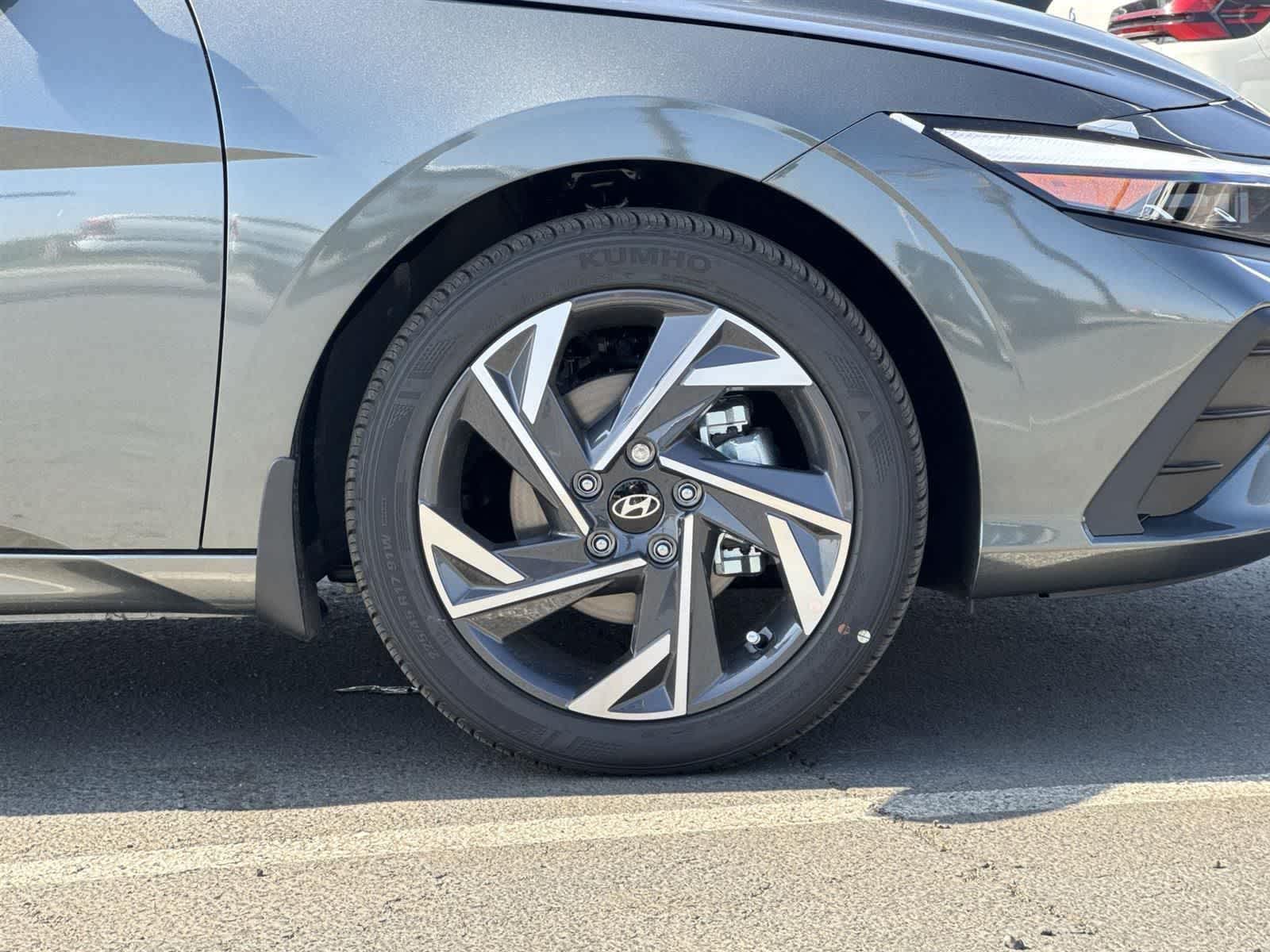 2025 Hyundai Elantra SEL Sport Image 7 of 36