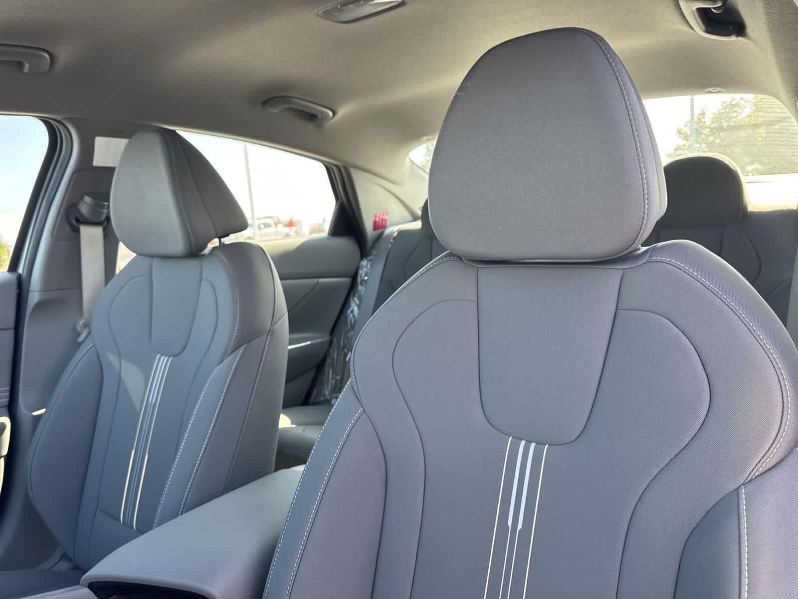 2025 Hyundai Elantra SEL Sport Image 8 of 36