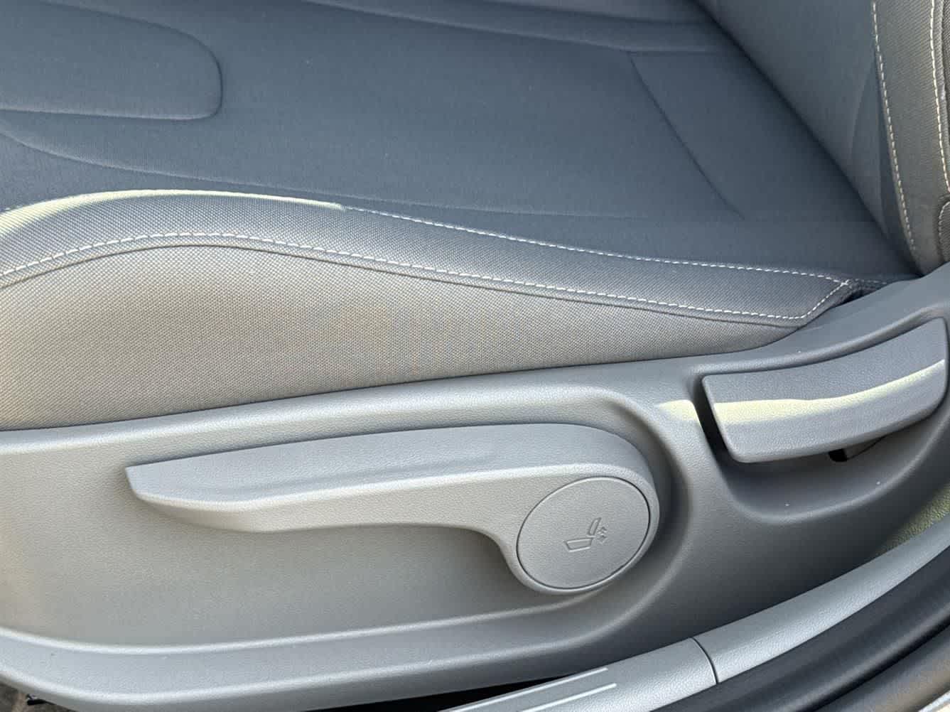 2025 Hyundai Elantra SEL Sport Image 24 of 36