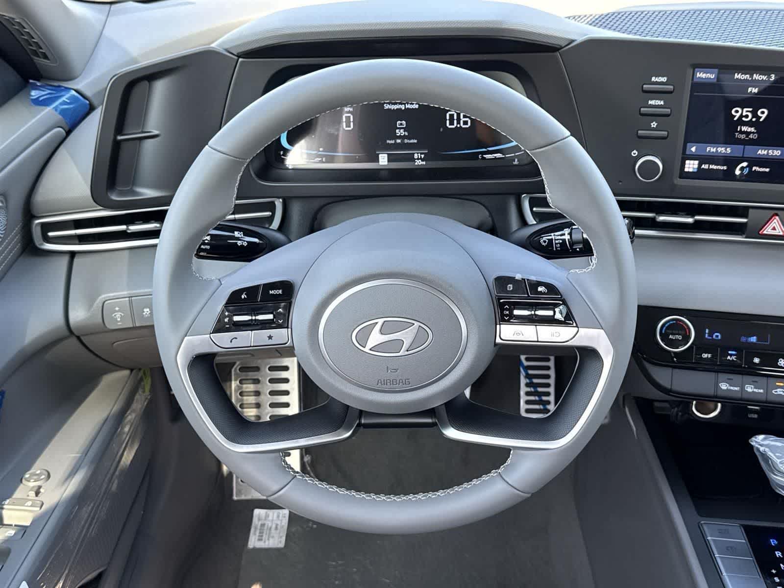 2025 Hyundai Elantra SEL Sport Image 15 of 36